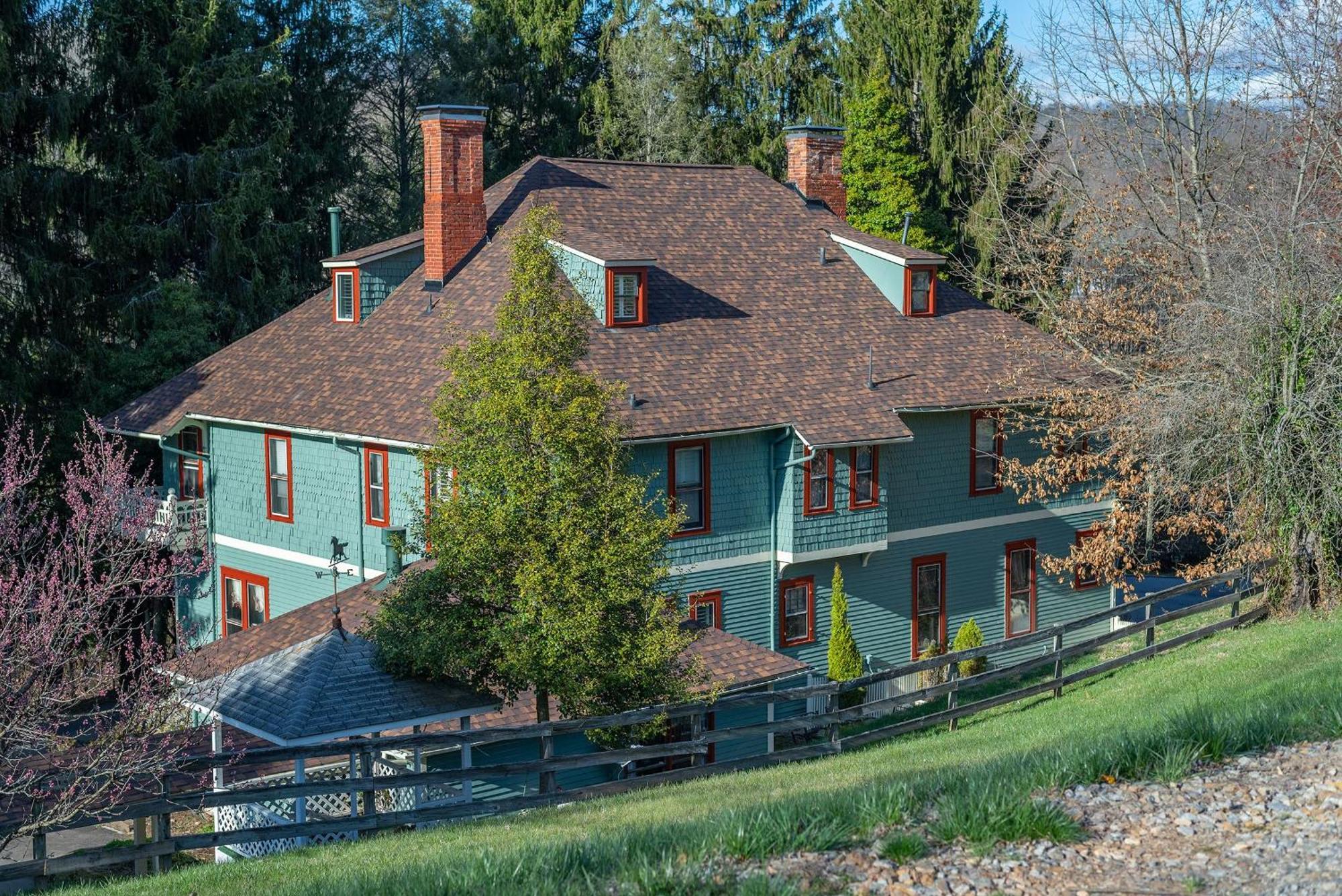 Engadine Inn And Cabins Candler エクステリア 写真