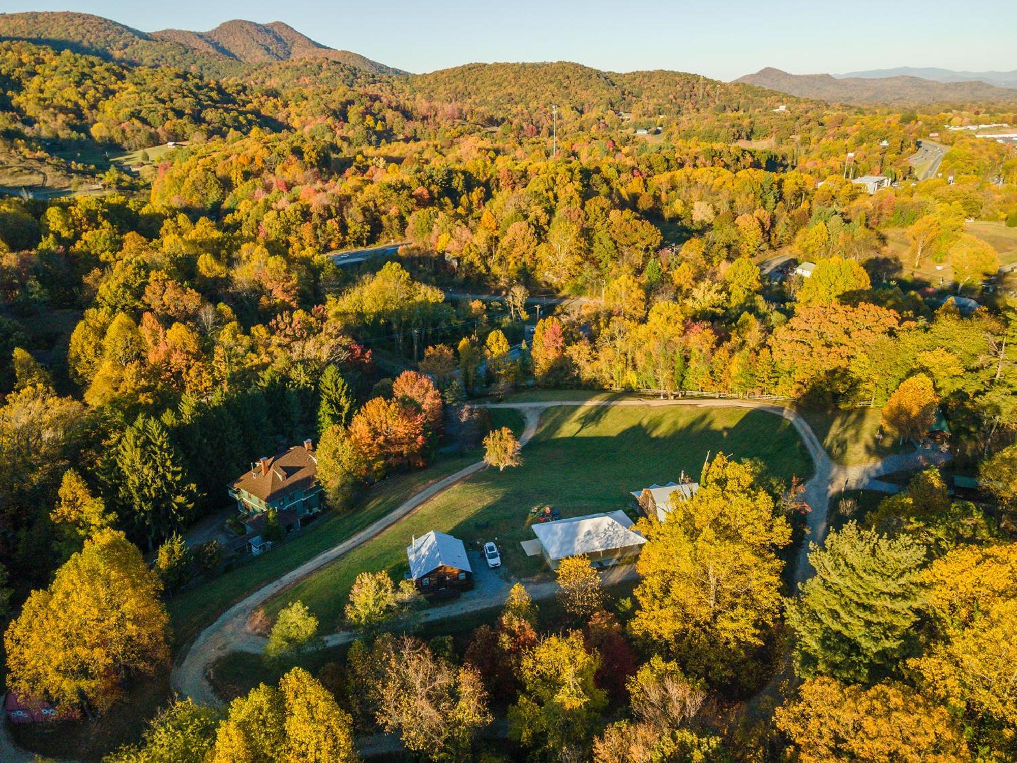 Engadine Inn And Cabins Candler エクステリア 写真
